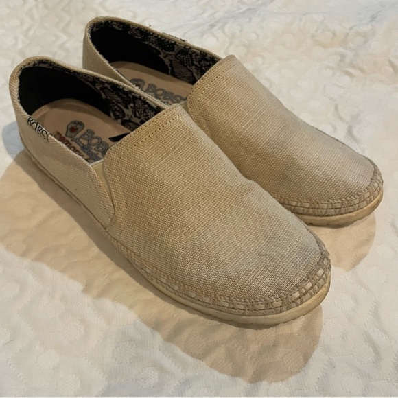 BOBS from Skechers Tan Canvas Flats Slip-Ons Memory Foam Women’s 6.5 Summer Shoe - Picture 1 of 7